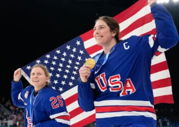 Fans flock to hotline to congratulate women's hockey team after Trump controversy overshadows win