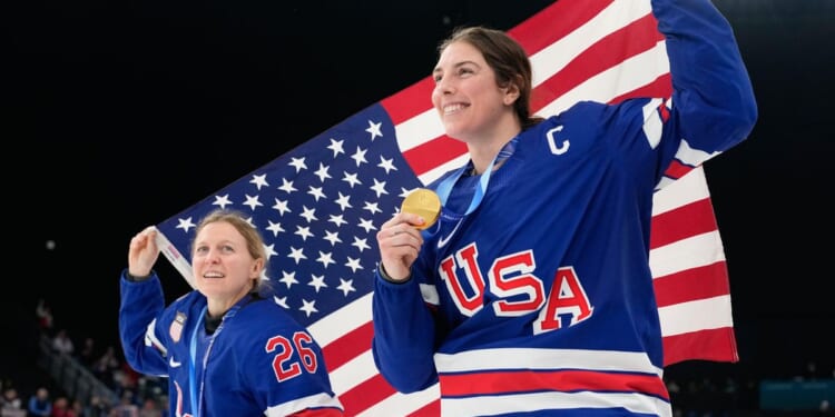 Fans flock to hotline to congratulate women's hockey team after Trump controversy overshadows win