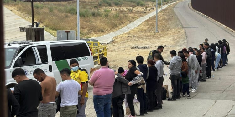 Immigration court shuts down 'amnesty' loophole for hundreds of thousands of migrants