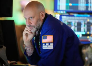 As stocks sell off around the world and oil prices leap even higher on war worries, Dow drops 800