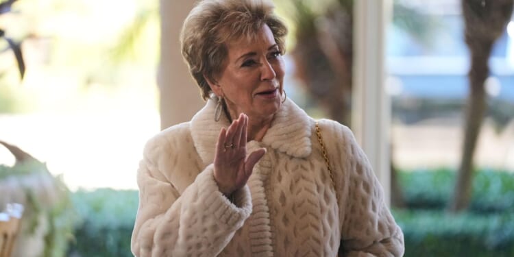 Education Department hangs banner of Charlie Kirk in D.C. alongside MLK, Benjamin Franklin