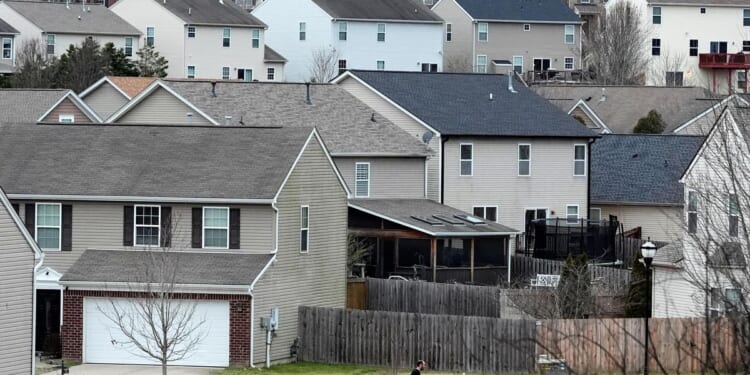 Average U.S. long-term mortgage rate ticks up to 6%, ending a three-week slide