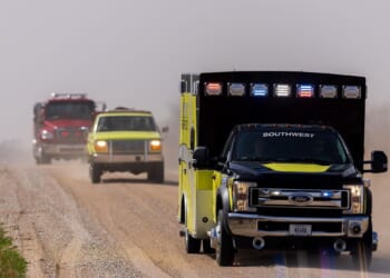 Snow and wind batter parts of U.S., with threat of thunderstorms and tornadoes starting later Sunday