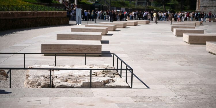 Colosseum’s new look re-creates footprints of long-gone columns