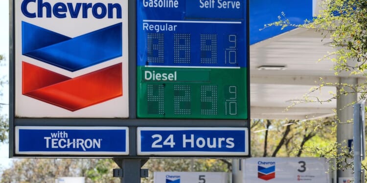 U.S. drivers see gas prices jump to their highest level since 2023 as the Iran war drags on