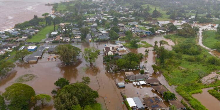 Over 4,000 told to evacuate flooding in Hawaii as officials warn 120-year-old dam could fail