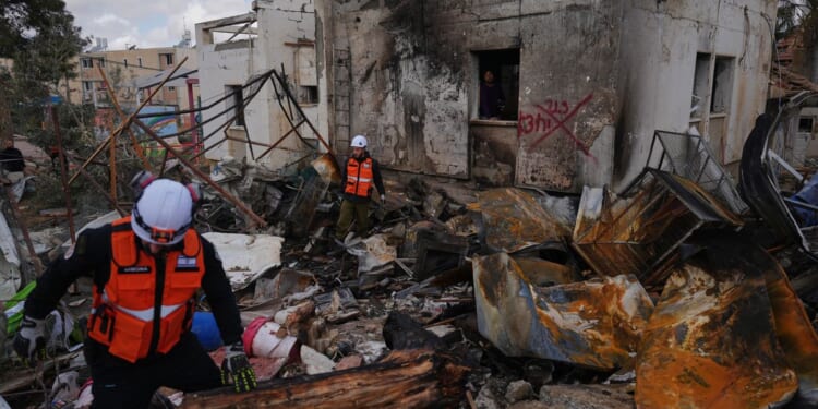 U.S. and Iran trade threats of expanding war after strikes near Israeli areas tied to nuclear sites