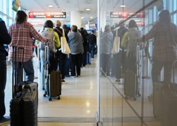 TSA warns that smaller airports could close amid marathon security wait times