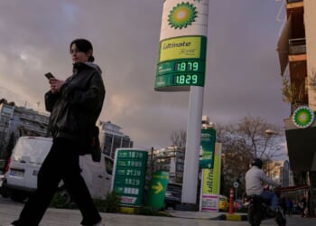 Trump struggles to sell the Iran war as Americans feel the squeeze at the pump