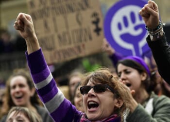 Gender pay gap widens to 81 cents