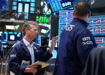 U.S. stocks swing as oil prices keep climbing because of the war with Iran