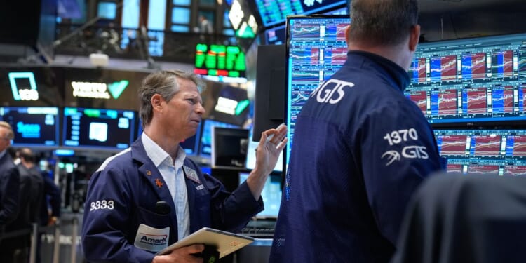 U.S. stocks swing as oil prices keep climbing because of the war with Iran