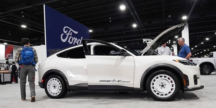 Systems that let drivers take their hands off the wheel don’t improve safety, NTSB head says