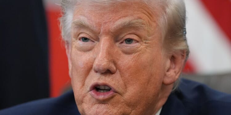 Trump plans to sign order to pay all DHS employees