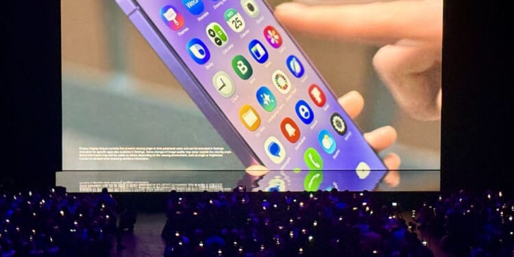 Samsung is discontinuing its texting app, tells affected users to switch to Google Messages