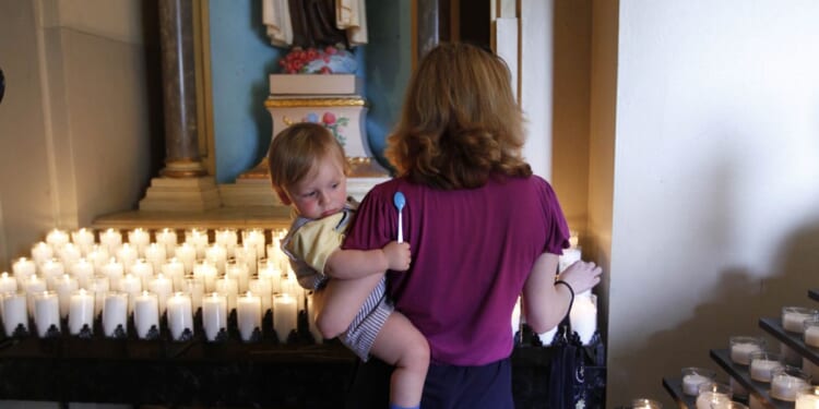 U.S. Catholics see 38% surge in adult converts over Easter weekend: Analysis