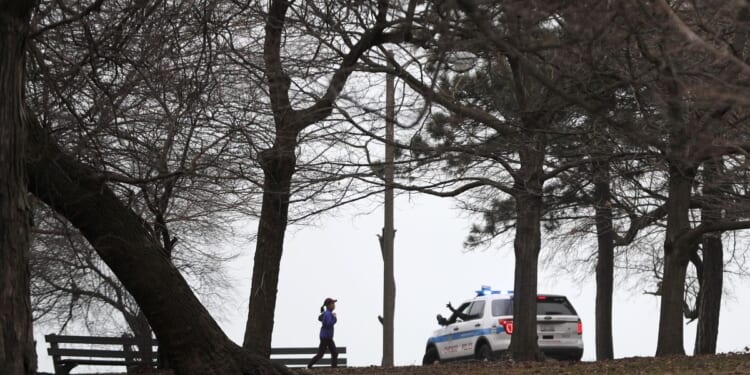 Teen mob descends on Chicago’s Hyde Park, damages cars as ‘takeover’ trend spreads across U.S.