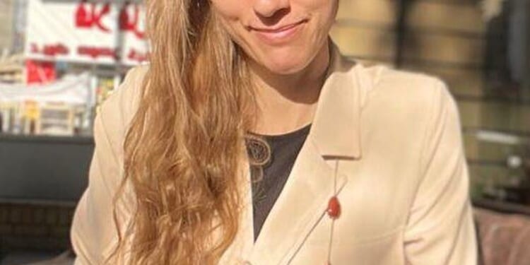 American journalist Shelly Kittleson has been released, an Iraqi official tells the AP