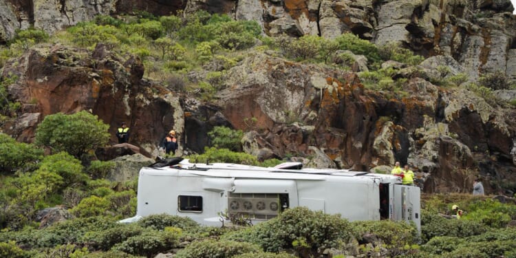 1 killed, 27 injured as tourist bus plunges into a ravine in Spain’s Canary Islands