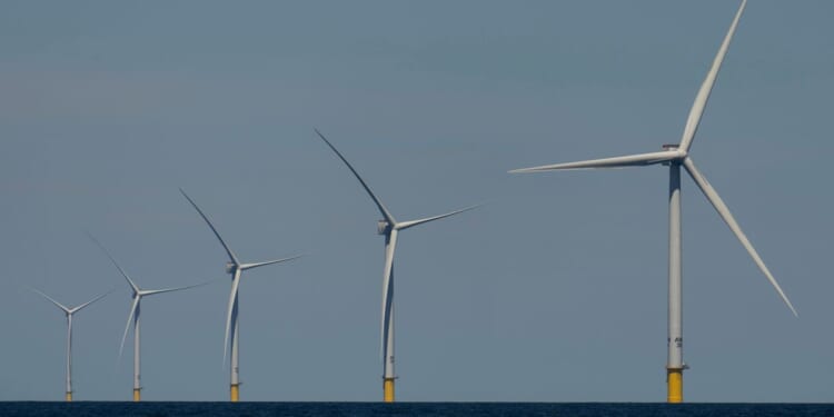 Developer of Massachusetts offshore wind farm sues to stop turbine manufacturer from walking away