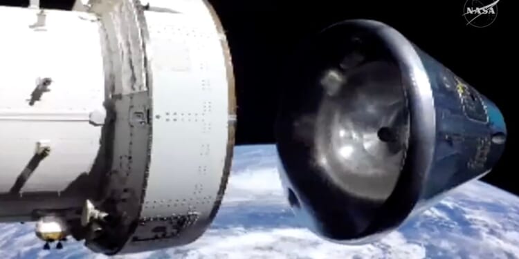 Artemis II astronauts return from moon with a splashdown to close out a record-breaking lunar voyage