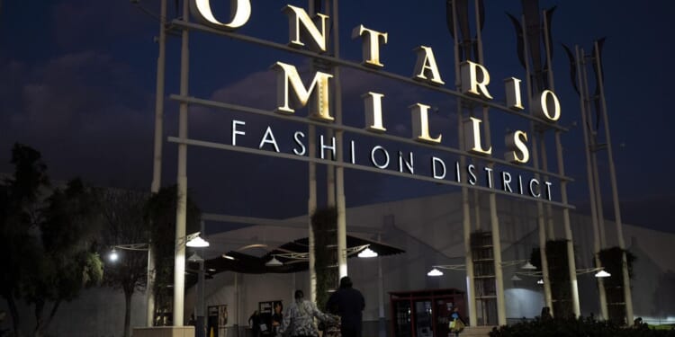 Fires in Ontario, California: First warehouse, then mall