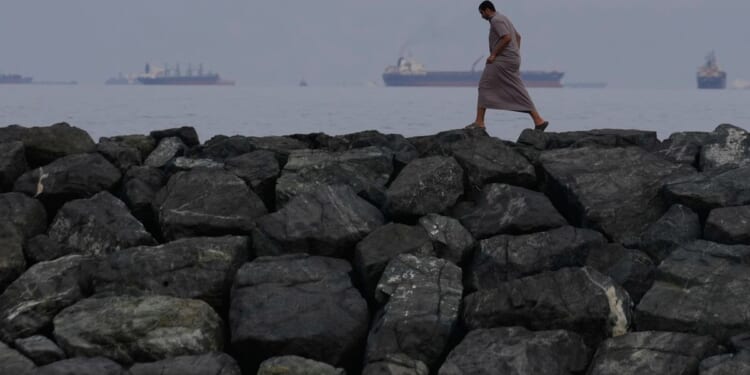 U.S. sends Navy destroyers through Strait of Hormuz with aim to demine it