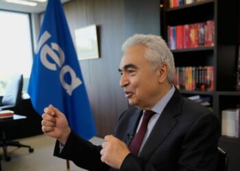 Europe has ‘maybe 6 weeks of jet fuel left,’ energy agency head tells AP