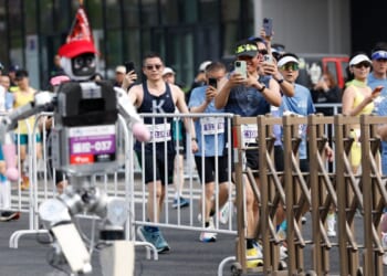 A humanoid robot sprints to victory in Beijing, beating the human half-marathon world record
