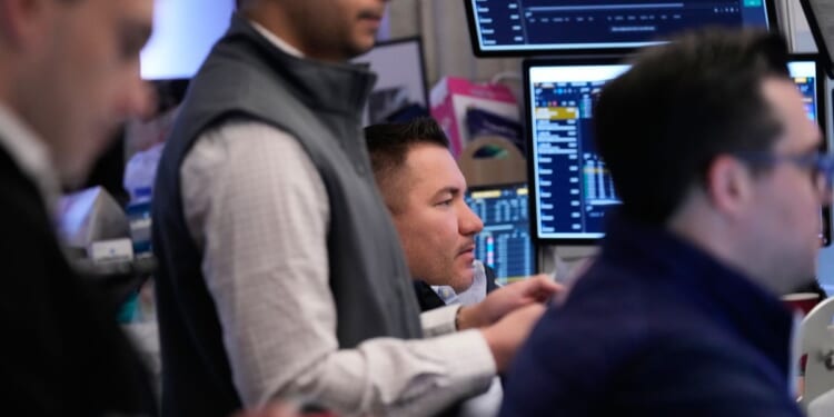 Oil prices rise, but U.S. stocks remain near their record on a muted Wall Street