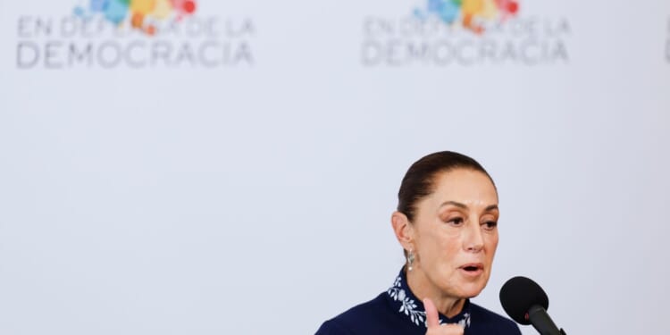 Mexico’s Sheinbaum demands explanations after U.S. Embassy officials die in Chihuahua