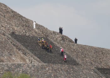 Shooting at pyramids north of Mexico City leaves 1 Canadian tourist dead, injures 6 people