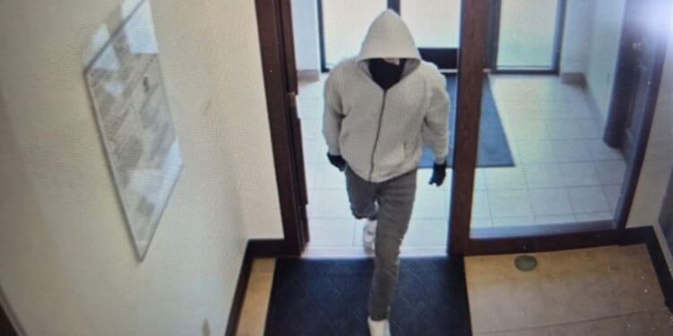 Two employees fatally shot in a bank robbery in Kentucky