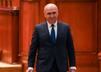 Romania’s pro-European coalition collapses after prime minister fails no-confidence vote