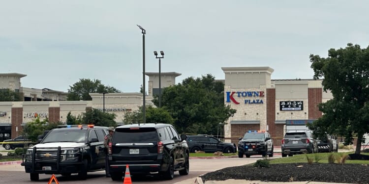 2 killed and 3 injured in shootings near a shopping mall north of Dallas, police say