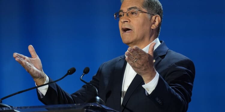 With voting underway, a jumbled field of California governor candidates returns to the debate stage