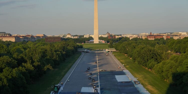 Trump drives across Lincoln Memorial Reflecting Pool to inspect new blue coating