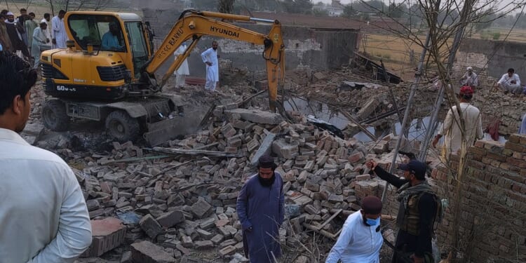 Death toll rises to 14 in Pakistan suicide attack. Pakistani Taliban splinter group claims blast