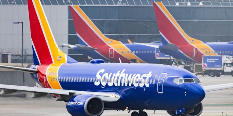 NTSB urges airlines to train their pilots to deal with smoke in the cockpit