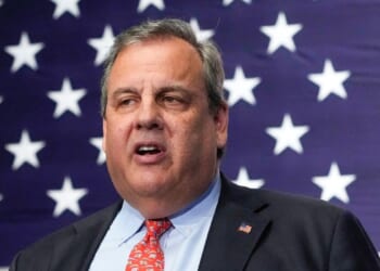 Bruce Springsteen bypasses Chris Christie’s handshake in viral clip