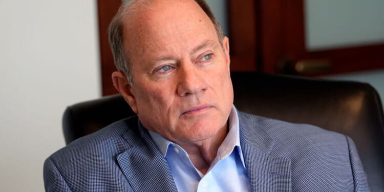 Former Detroit Mayor Duggan cites toxic political climate, suspending his run for Michigan governor