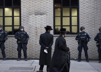 After protests outside synagogues, New York makes it a crime to block entry to a house of worship