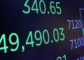 Democrats feud over stock trading as they sharpen anti-corruption case against Trump