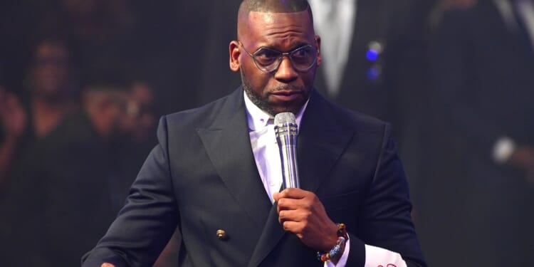 Pastor Jamal Bryant speaking