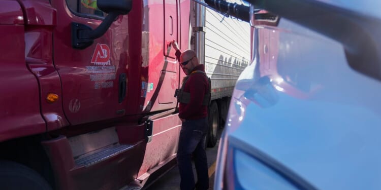 Border Patrol operation nabs three dozen illegal immigrants driving semitrucks in Arizona