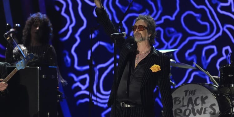 Black Crowes singer booed after mocking fans’ ‘U.S.A.’ chant