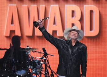Alan Jackson’s farewell special to be broadcast on NBC/Peacock