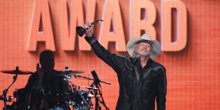 Alan Jackson’s farewell special to be broadcast on NBC/Peacock
