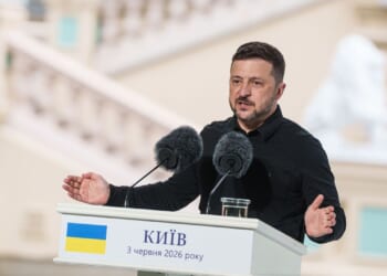 Starmer hosts Zelenskyy, Macron and Merz as Russian strikes kill 3 in Ukraine