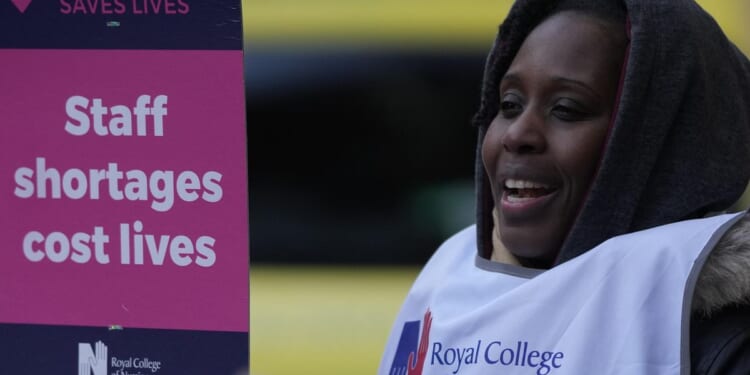 NHS emergency rooms in England linked to 300 deaths per week as waits surge to record highs
